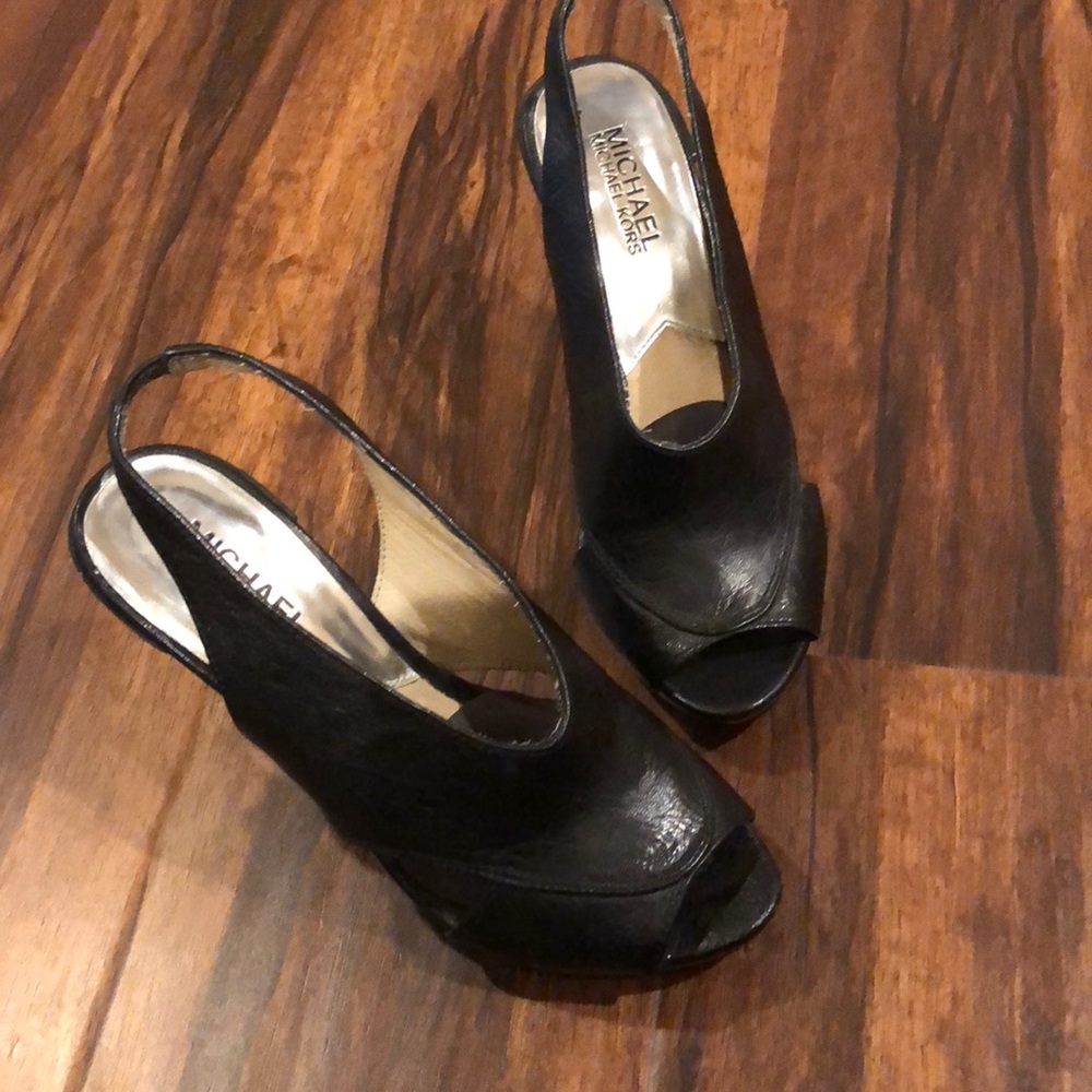 Great condition MK shoes.